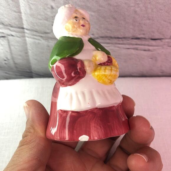 Mr. & Mrs. Santa Claus Painted Ceramic Christmas Salt Pepper Shakers - Picture 7 of 9